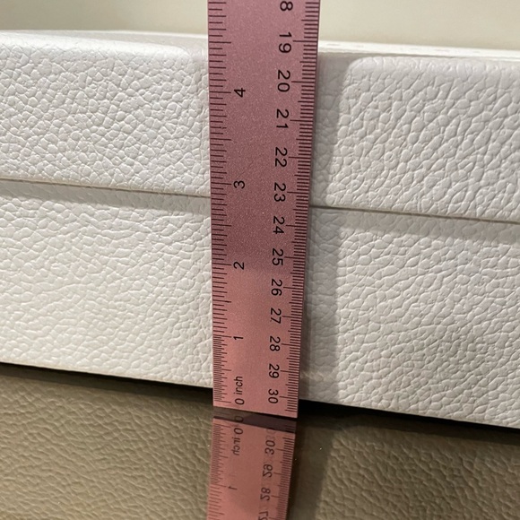 DIOR White Gift Box Set Dior Tissue Paper Card and Shipping Box - Picture 6 of 8